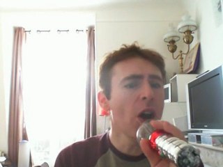 Wiwi égratigne "jukebox boy"