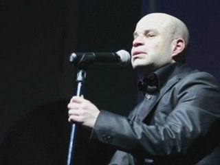 Charlie Martin Jr chante "I left my heart in San Francisco"