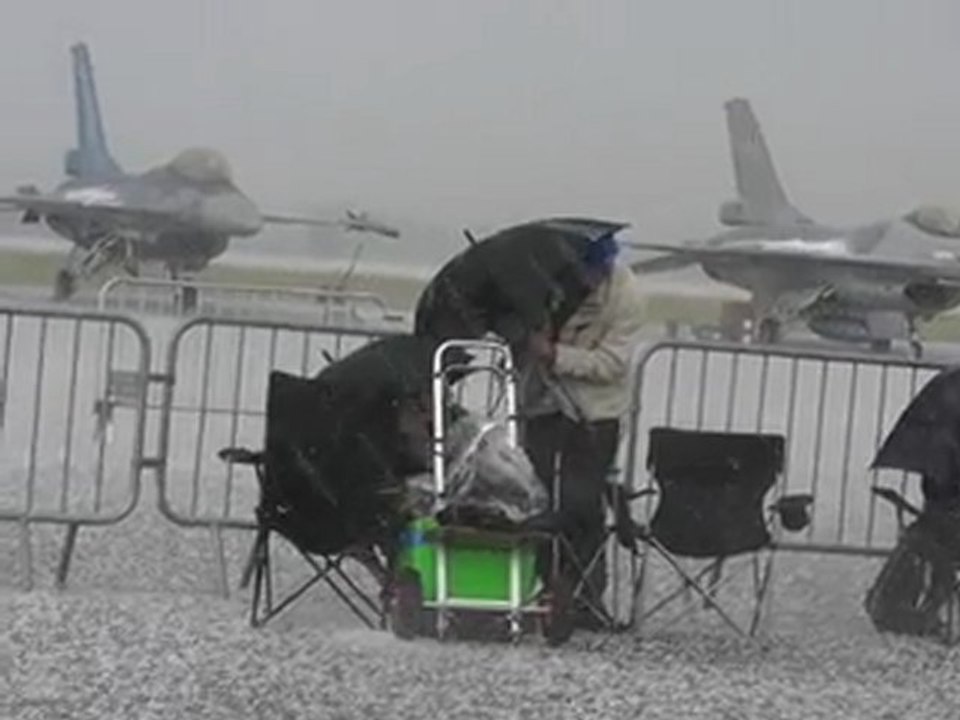 Meeting aérien Saint-Dizier. Averse de grêle