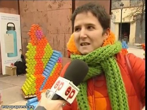 Un belén con botellas