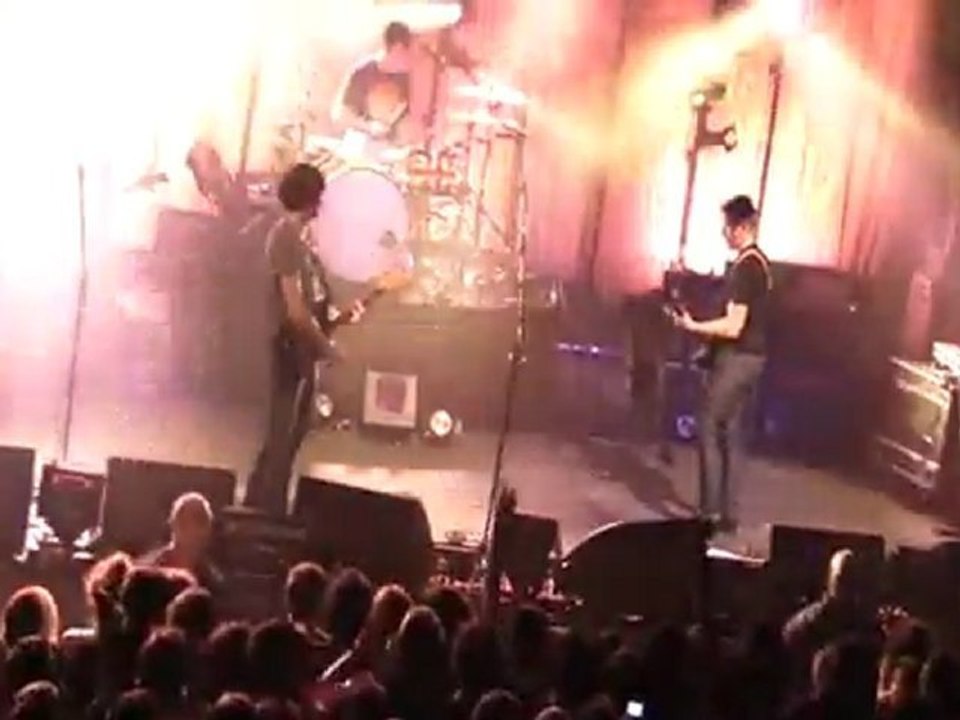 16 juin 2011 - (Arctic Monkeys - Shalalala & Fluorescent Adolescent) à La Cigale, Paris