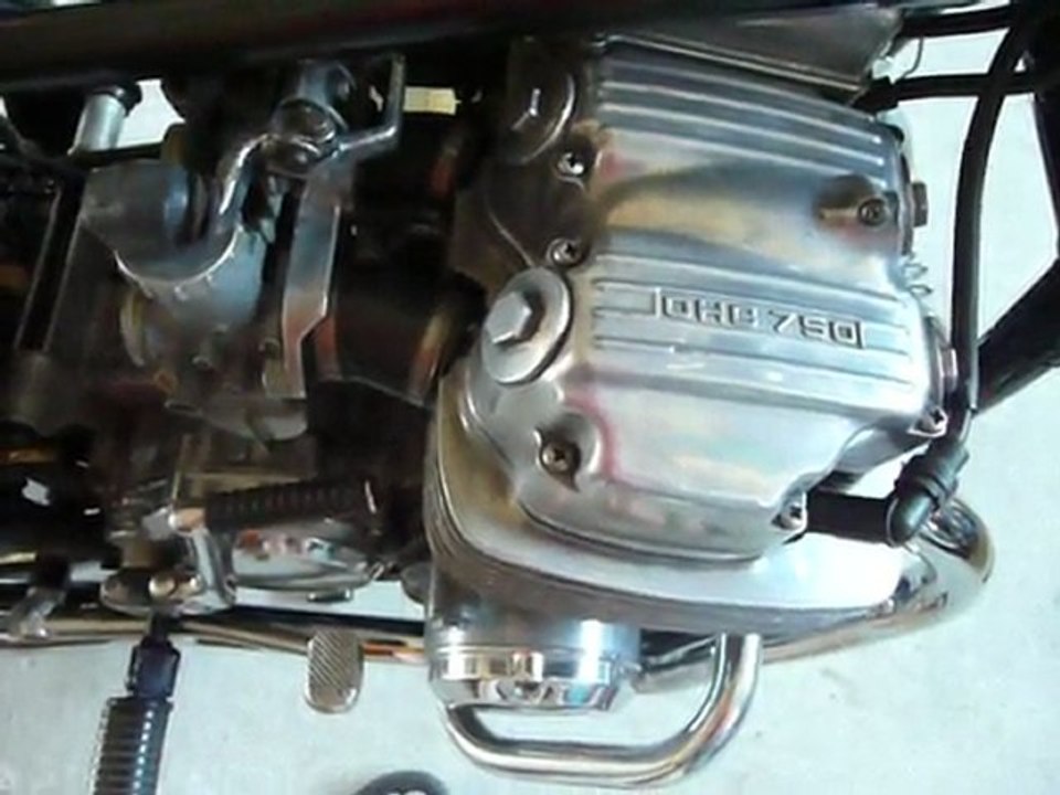 Démarrage moteur CB 750 Honda.
