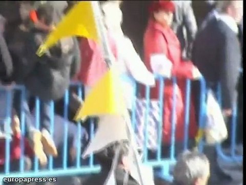 Miles de personas asisten a la Misa por la Familia