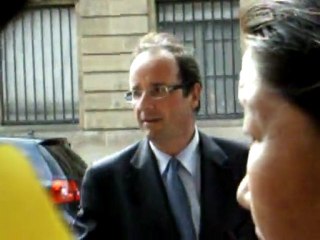 Manifestation pour rompre le silence sur la répression au Monastère de Kirti au Tibet - François Hollande