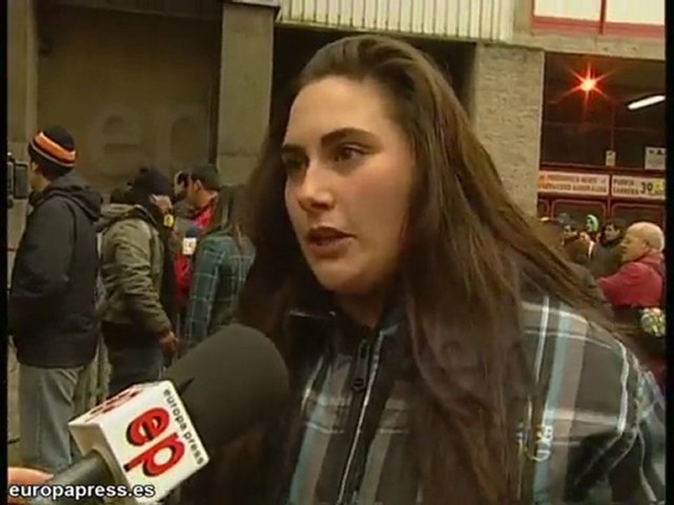 Largas colas durante dos dias en San Mamés