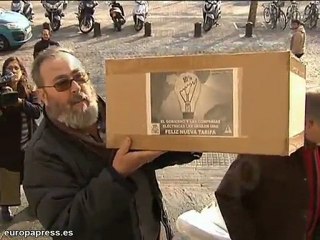 Vecinos mandan carbón al ministro de Industria