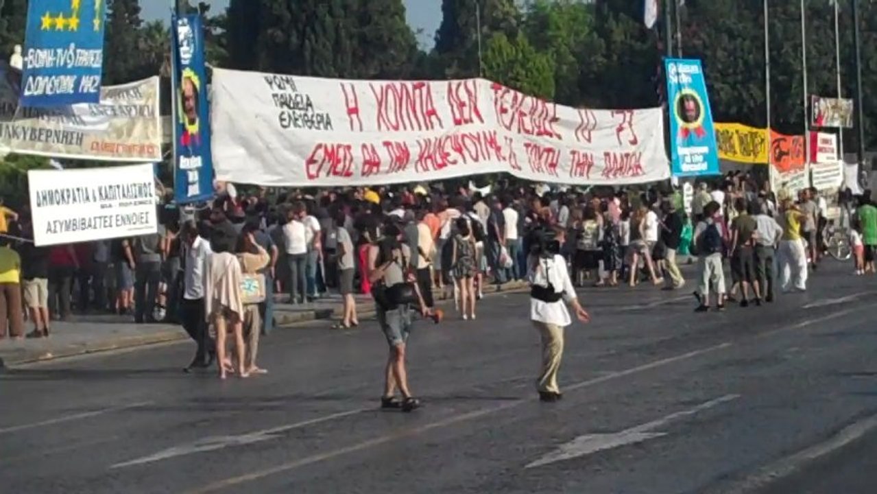 Aγανακτισμένοι στο σύνταγμα 26η μέρα