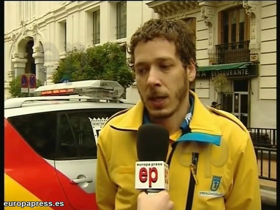 Una mujer da a luz en la calle