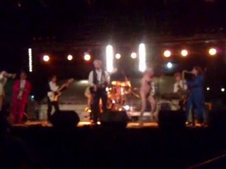 stevo's teen exibitioniste punk sur scene fete du PC 2011