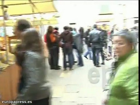 Apagadores de cigarrillos en todas las papeleras