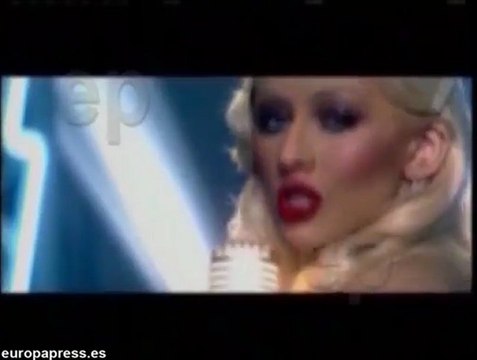 Aguilera convive con su novio y su ex marido