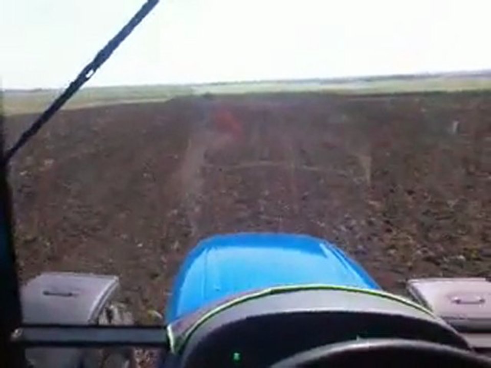 NEW HOLLAND TL100A AYÇİÇEK YERLERİNİ 29'LU KÜLTİVATÖR İLE HAZIRLIYOR...!!part3