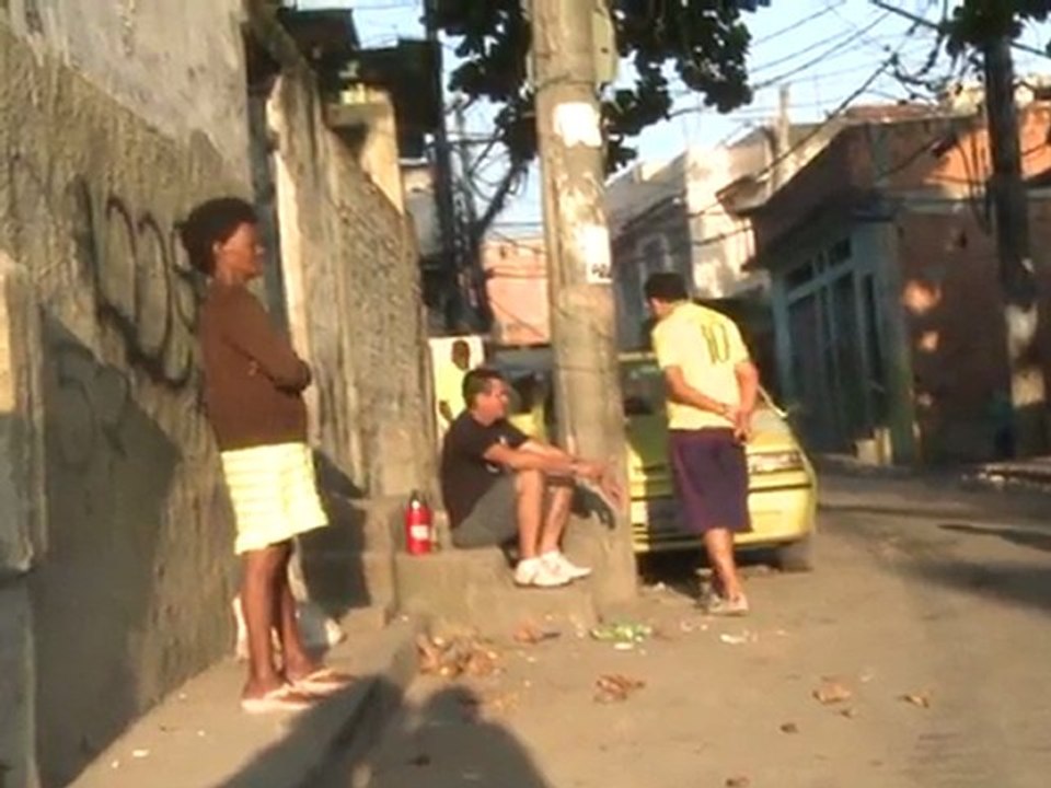 Brazil: police, soldiers take over Rio slum