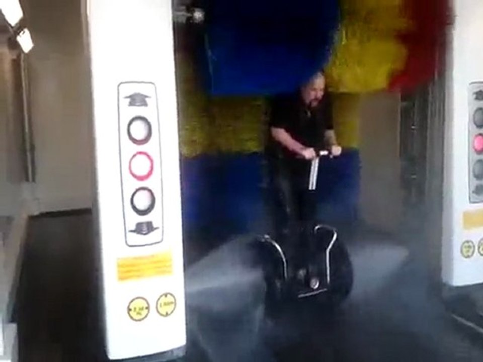 Segway in der Waschanlage