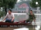 Firefighters rescue Chinese boy trapped... - no comment