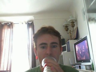 Wiwi égratigne "steh auf wenn du am Boden bist"