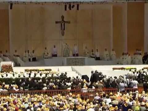 Papa: Primire şi condiţii demne de viaţă pentru cei refugiaţi