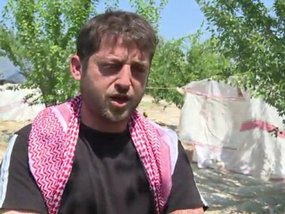 Syrian army cuts supply lifeline for refugees