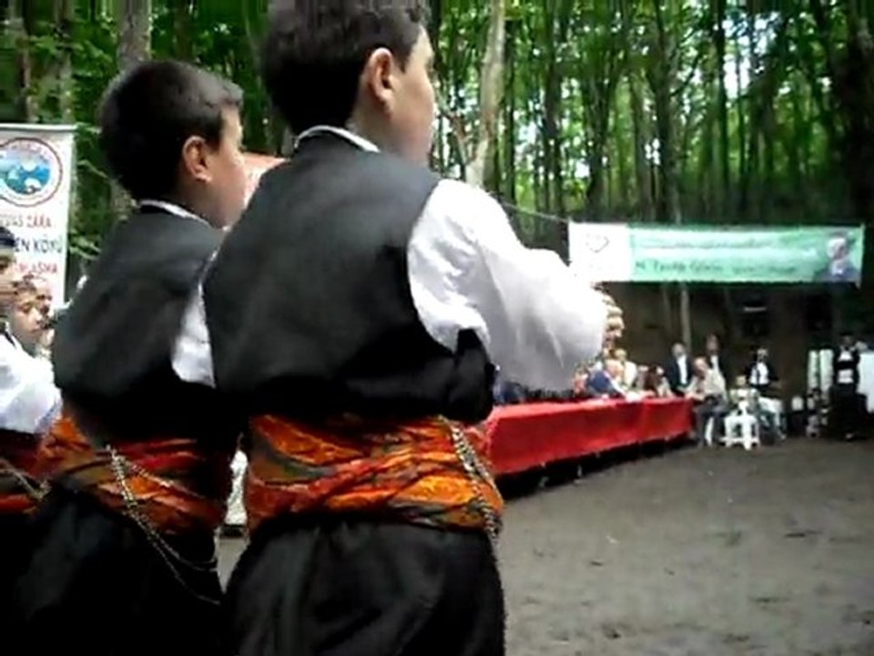 Akören Köyü Gençler Folklör Ekibi- Hoşbilezik Halayı(2010)