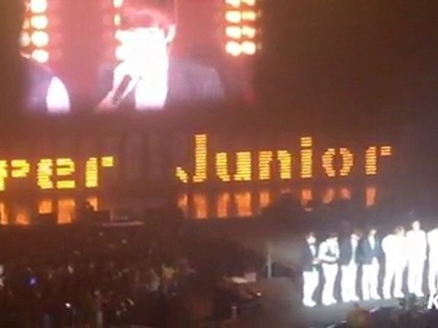 SMTOWN in Paris SUPER JUNIOR speak french + Super Girl [fancam]