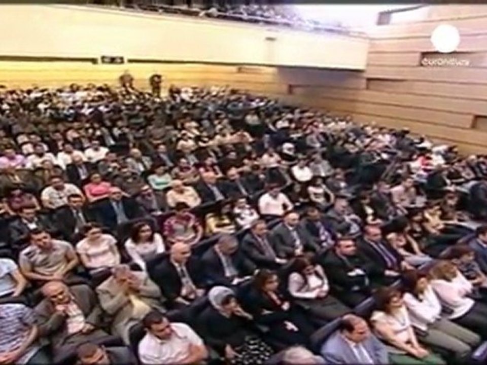 Bachar Al-Assad défend encore la théorie du com...