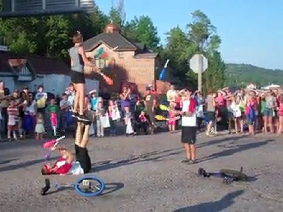 Cirque Da UP - 2011 Bridgefest Parade