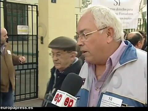 Hosteleros de Paterna se concentran contra ley