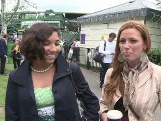 Los aficionados al tenis acuden al primer día de Wimbledon