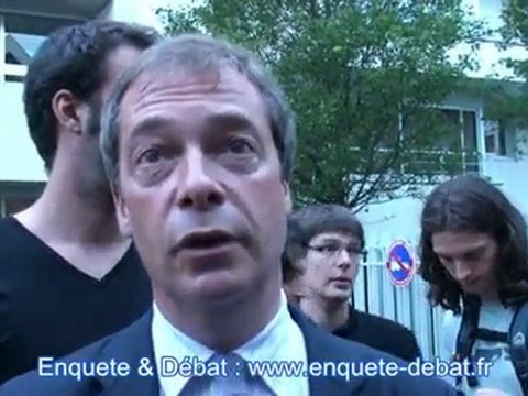Nigel Farage et Pierre Yves Rougeyron en marge de la conférence à Paris le 20 juin 2011