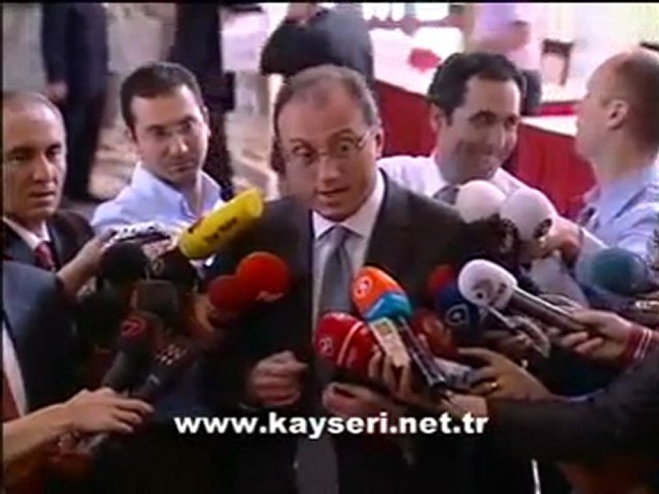 Üçgen Biçiminde Birbirimize Takacaz