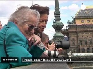 Le retour du tank rose à Prague - no comment