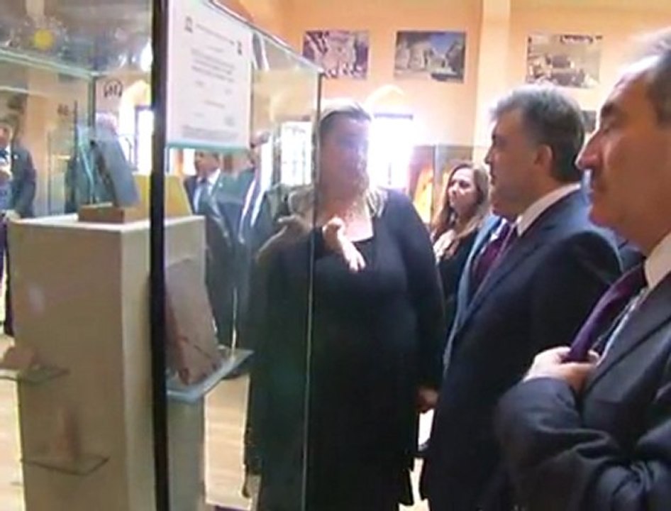 Cumhurbaşkanı Gül, Anadolu Medeniyetleri Müzesi’ni gezdi.