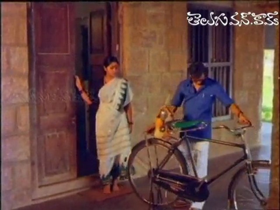 Comedy Scene between Sri Lakshmi and Sutti Velu