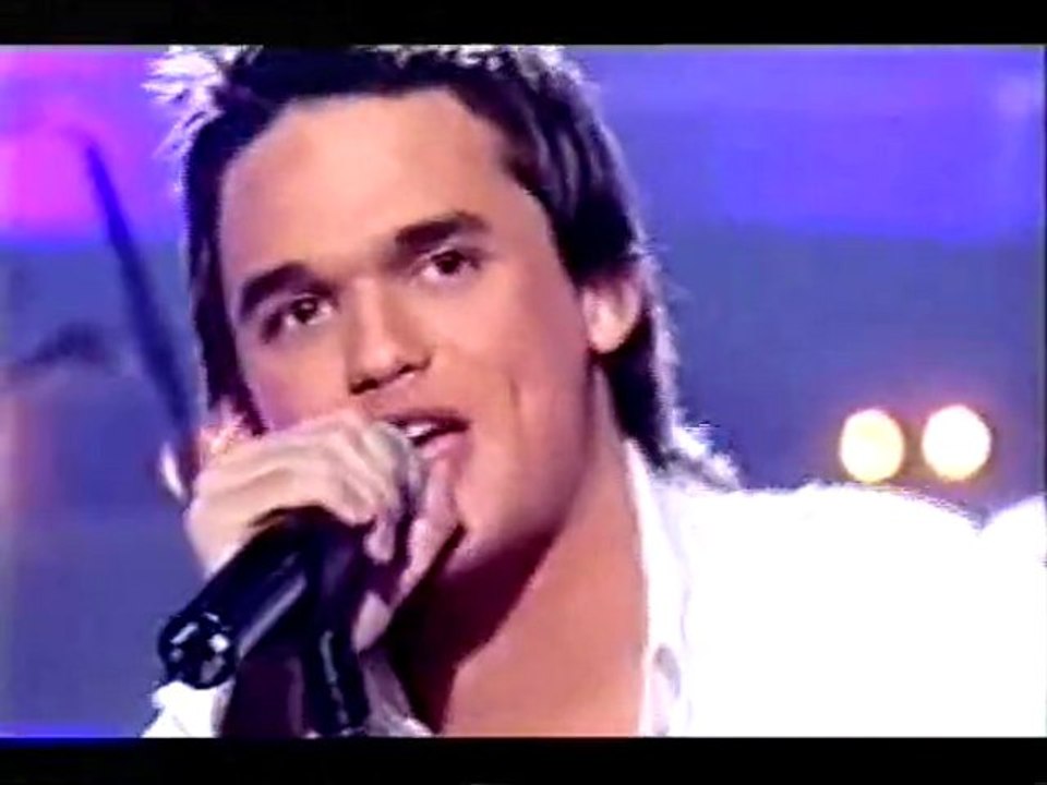 GARETH GATES  "GREASE"   LIVE!!!