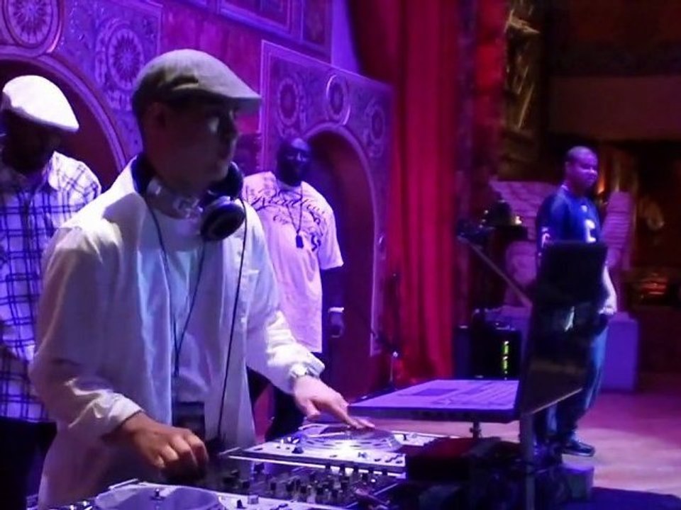 DJ Asiatic, Kalizion, Essohess, feat/ Kentrell -- "Anything" Live Concert