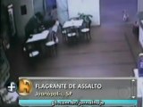 Câmera de segurança flagra assalto em padaria no interior de São Paulo -- Jornal Hoje