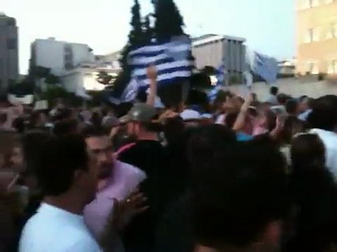 Συνθήματα Αγανακτισμένων στο Σύνταγμα 28η ημέρα