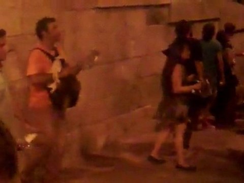 Αγανακτισμένοι στο Σύνταγμα 28η μέρα πρωτότυπη διαμαρτυρία