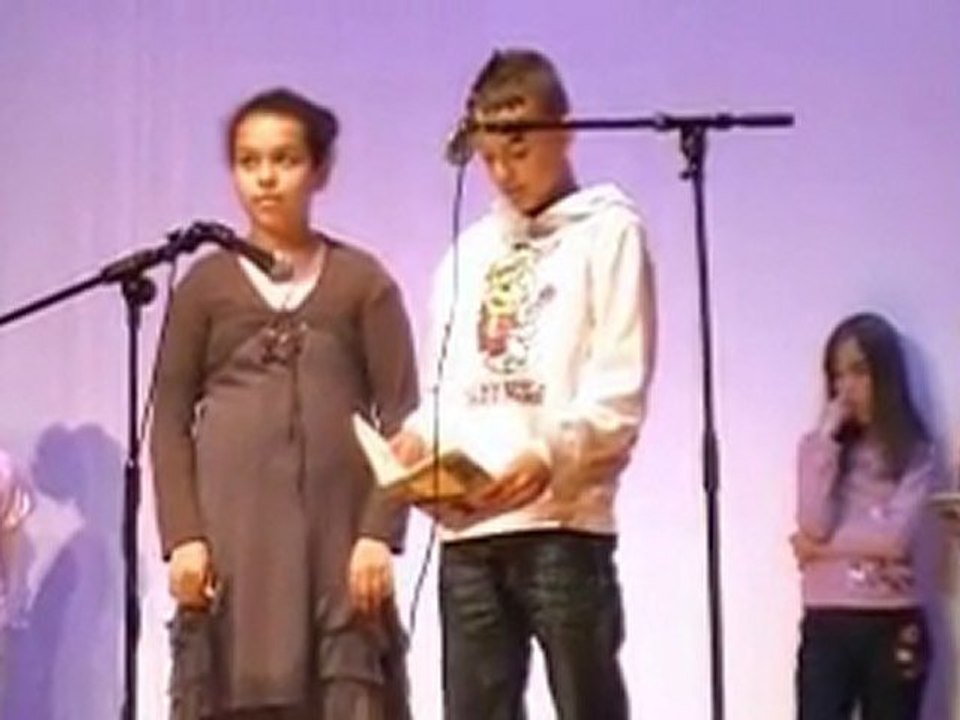 L'adoptée à la Salle des Fêtes