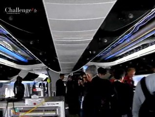 Visite guidée à bord du Boeing 747-8 au salon du Bourget