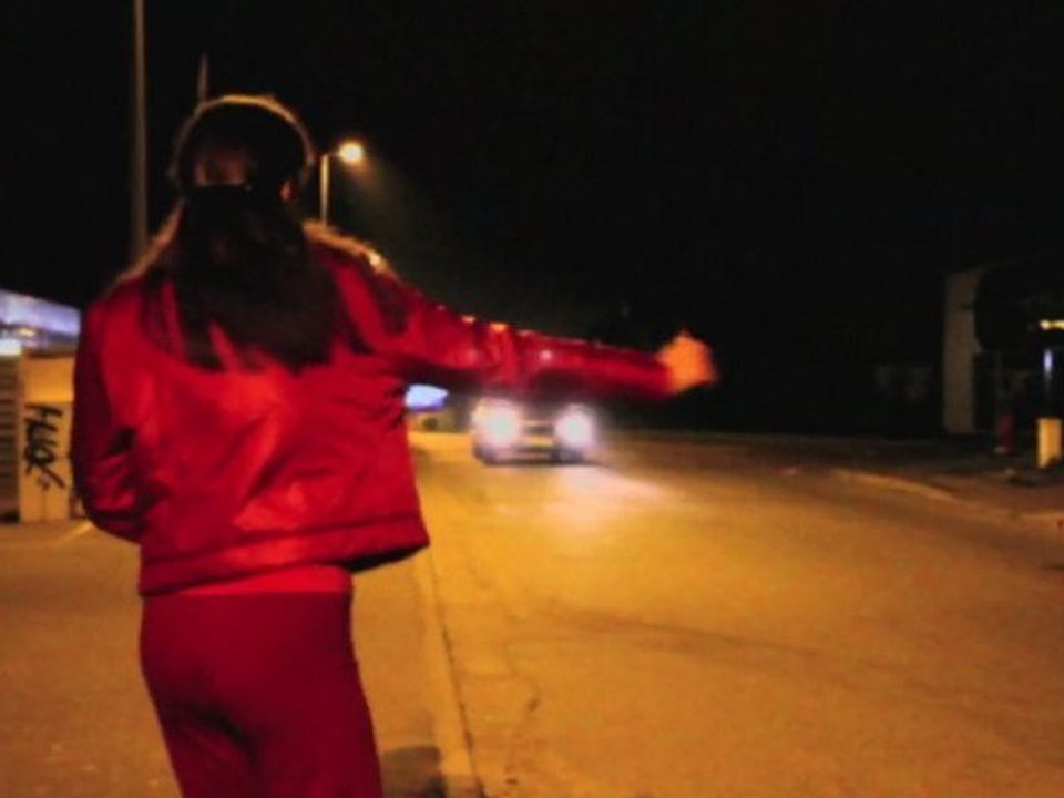 AUTO STOP (4/25)  La danseuse