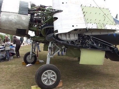New F4u-5 Corsair en restauration Chance-Vought Full HD Meeting aérien La ferté-Alais LFTA 2011