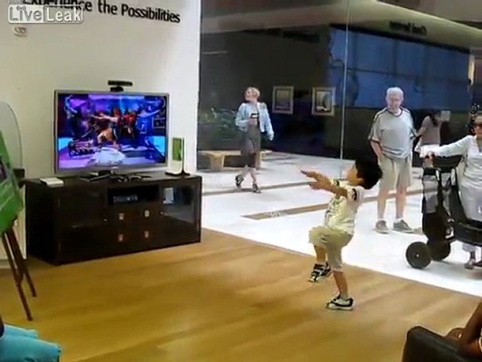 Kid spielen Dance Central Disturbia auf Hard