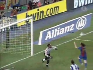 Messi scores with his left hand (Diego Maradona cover)