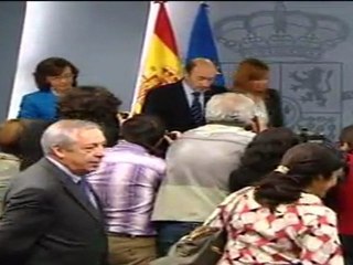 Zapatero propone a Rubalcaba para la sucesión