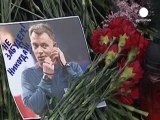 Relatives gather at Russian crash site