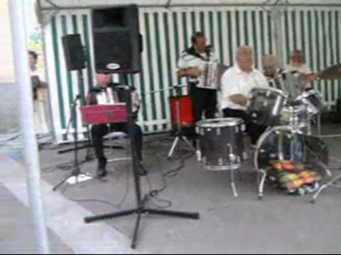 le groupe o kazou fete de la musique a Bellac