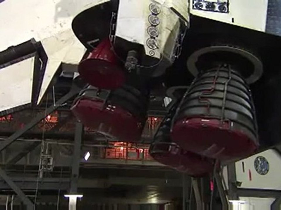 Oktay Tınaz Uzay Mekigi Endeavour Hangarda Diklenmesi