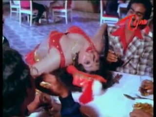 Swami Nithyananda & ND Tiwari enjoying Club Dance Show