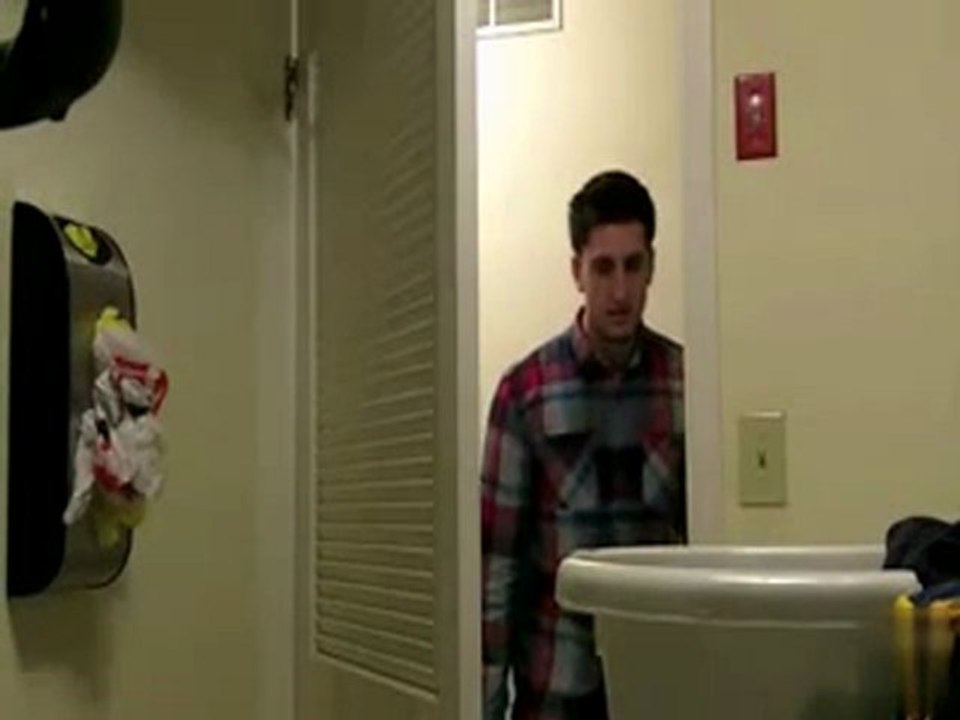 Freundin erschrecken